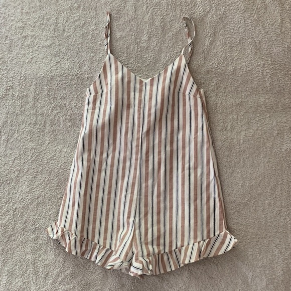 🌸Princess Polly | Allure Romper - Picture 4 of 10